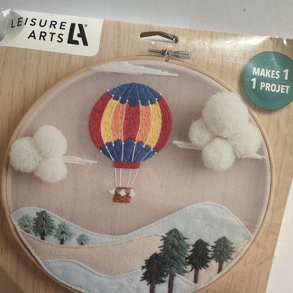 Embroidery Kit LEISURE ARTS  8" Hot Air Balloon- Embroidery kit for Beginners - Picture 2 of 5